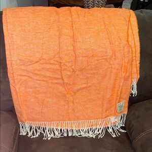 Nido Notte Italia Throw Blanket new Made in Italy Fringed Approx 51”x64”
